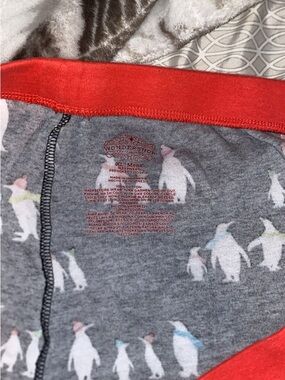 Wondershop Gray Penguin-Print Pajama Top with Red Trim